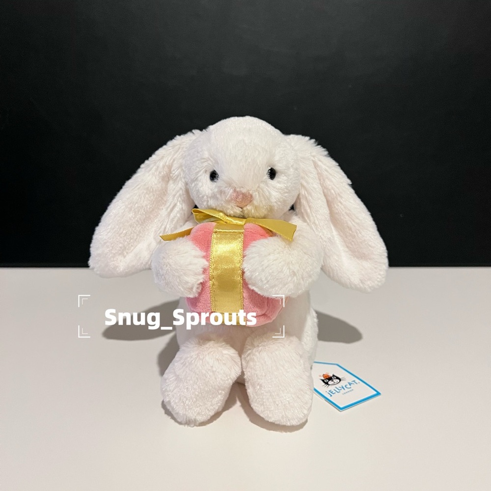 AUTHENTIC‼️ NWT Jellycat Bashful Bunny with Present 7“-  HTF- FAST SHIPPING!